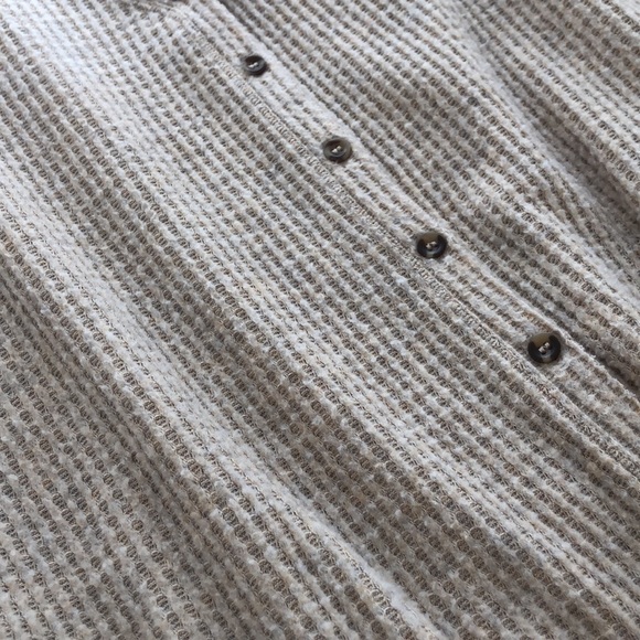 URBAN OUTFITTERS Tan waffle shirt - Picture 2 of 3